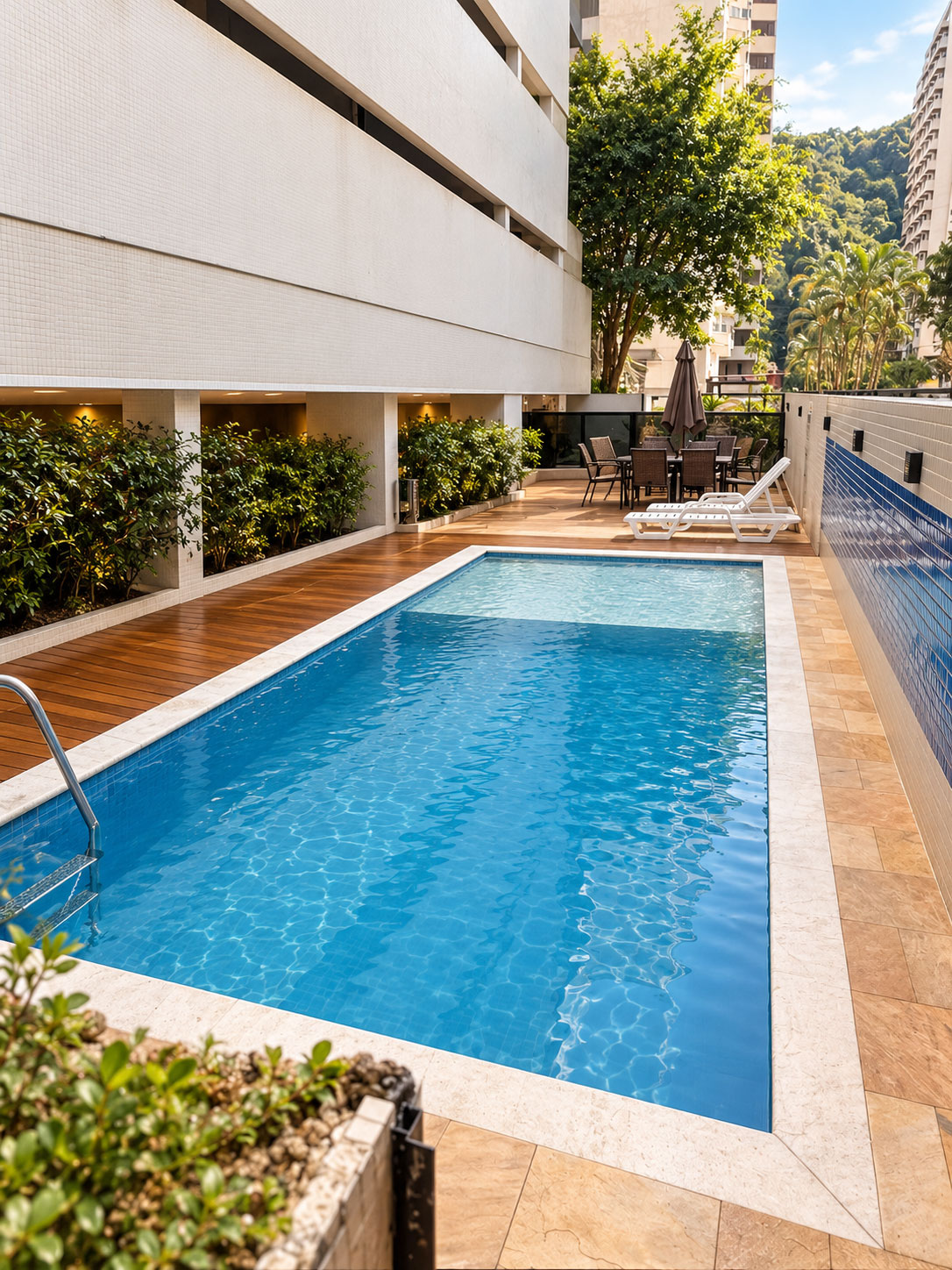 Piscina e área externa